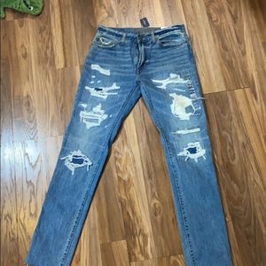 NEW: Men’s American Eagle Distressed Jeans